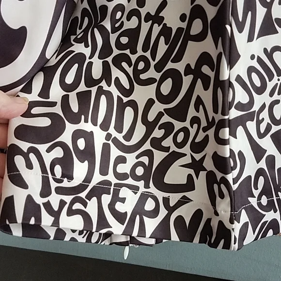 'Lisa Says Gah'    Size 6 tts. NEW WITH TAGS  Lyric Print  Beatles  70's Peace - Picture 10 of 15